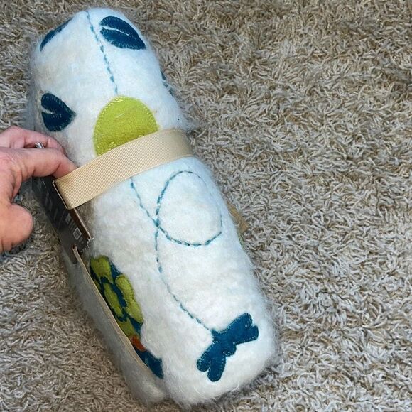 New Pier 1 Imports Embroidered Floral Birds Wool Blend Decorative Throw 50" x 60 - Picture 5 of 9